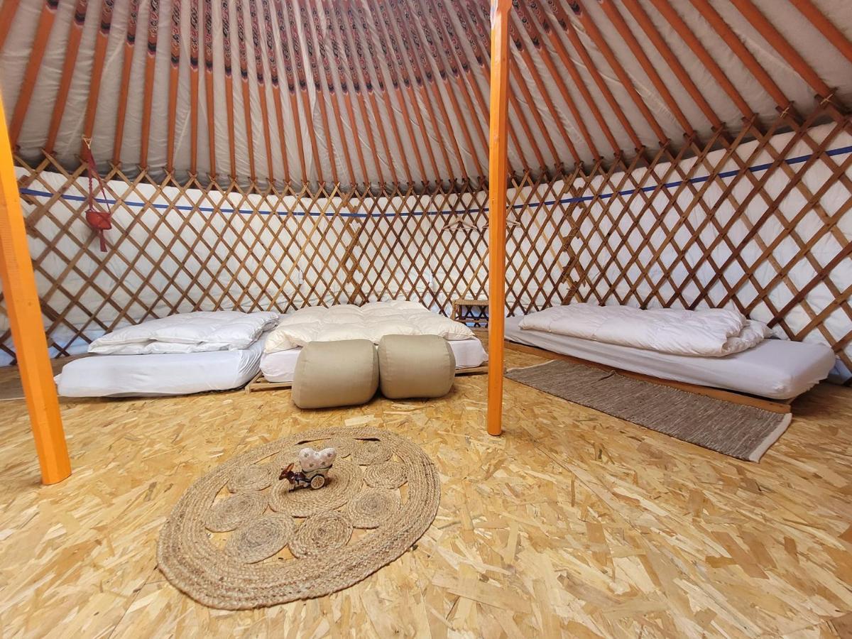 Отель Slapen Tussen De Ezels In De Yurt Арсхот Экстерьер фото